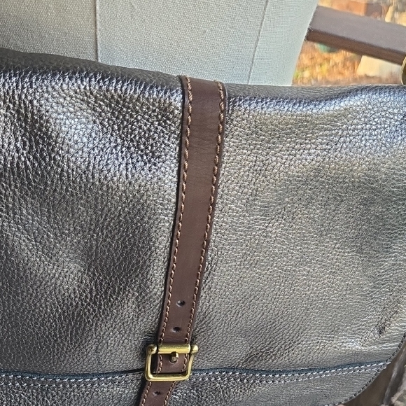 Fossil Metallic Silver Leather Messenger Bag - Picture 4 of 17